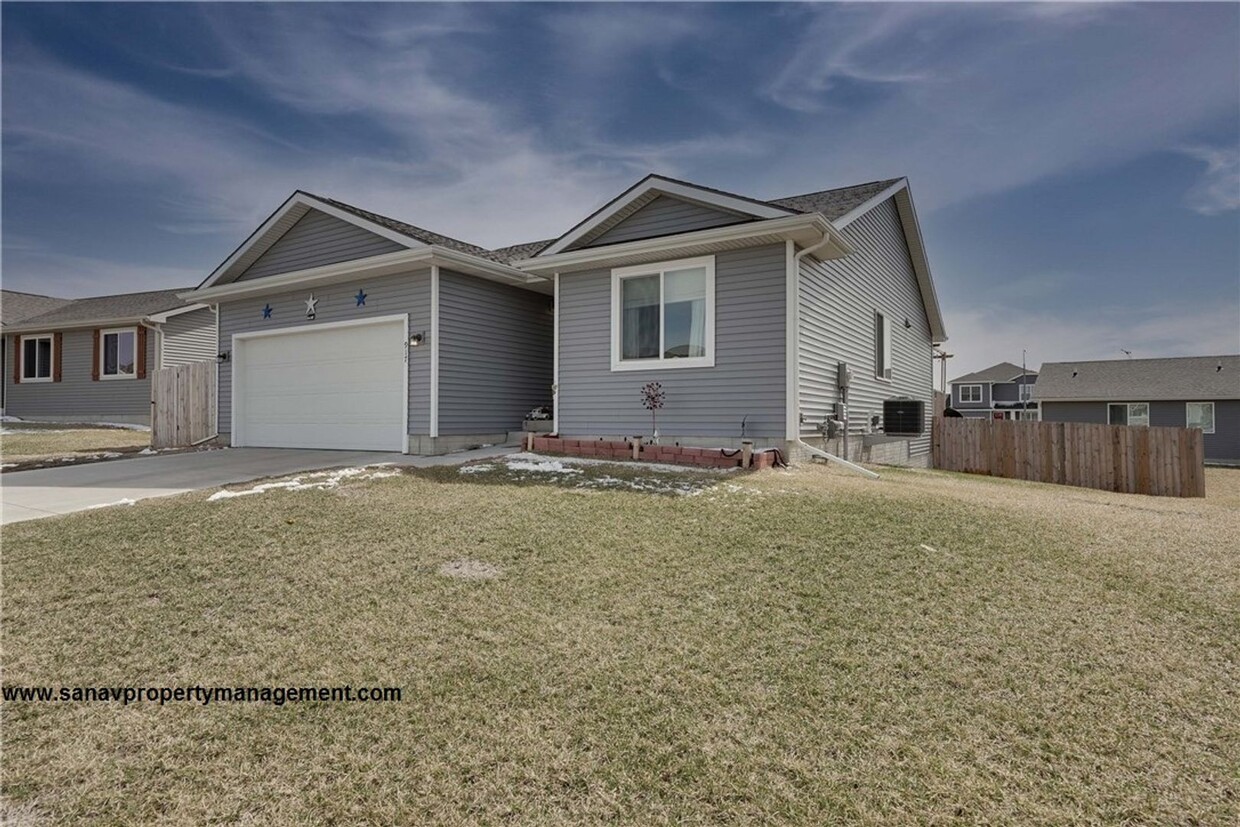 Primary Photo - Single Family Home in PRIME Bondurant Loca...