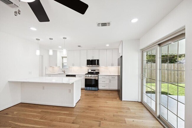 Foto del edificio - 5602 Hialeah Dr