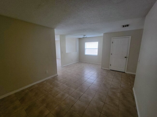 Building Photo - Silverfalls
