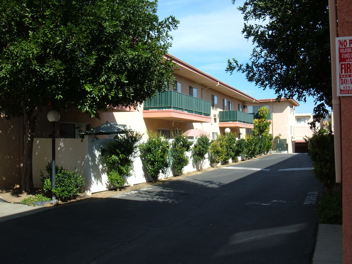 Primary Photo - Dearborn Apartments