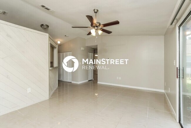 Foto del edificio - 3 Bedroom Pet-Friendly Home in Palm Bay, FL with Main Street Renewal