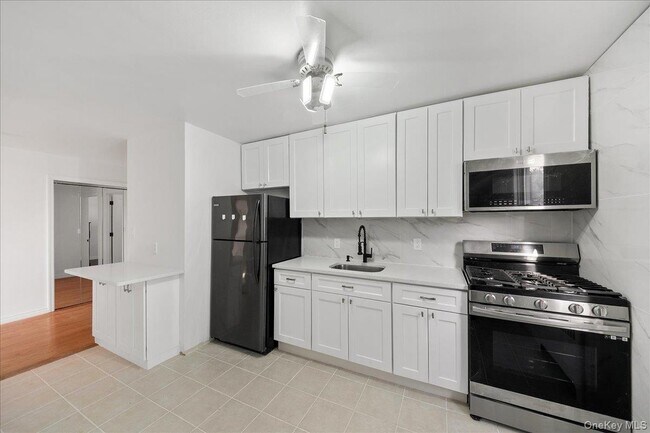 Foto del edificio - 163 Glover Ave