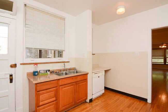 Building Photo - 6300 N Glenwood Ave