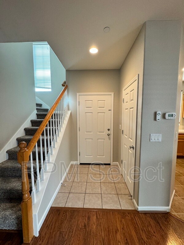 Building Photo - 893 Equinox Loop