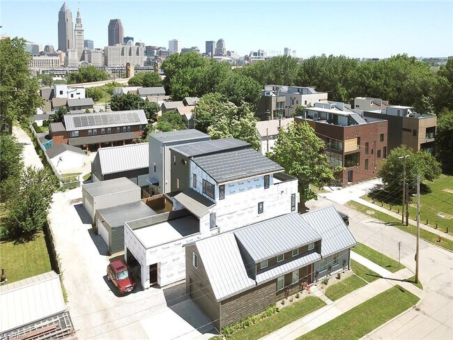 Building Photo - 2150 W 18th St