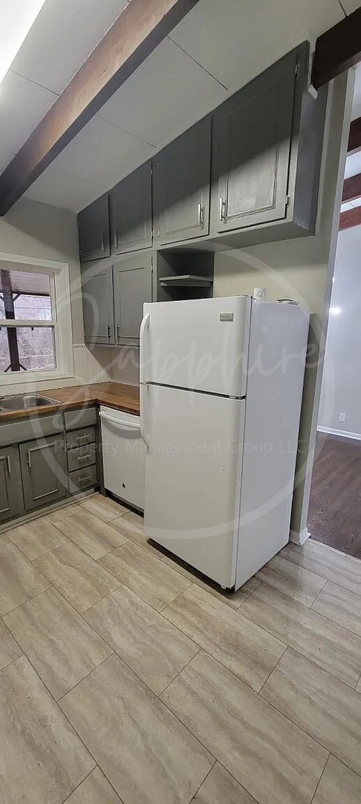 Building Photo - 2815 S Collin Ave