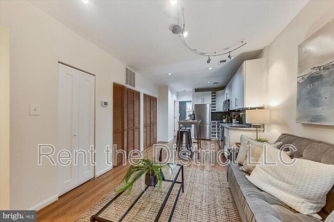 Building Photo - 1446 Newton St NW