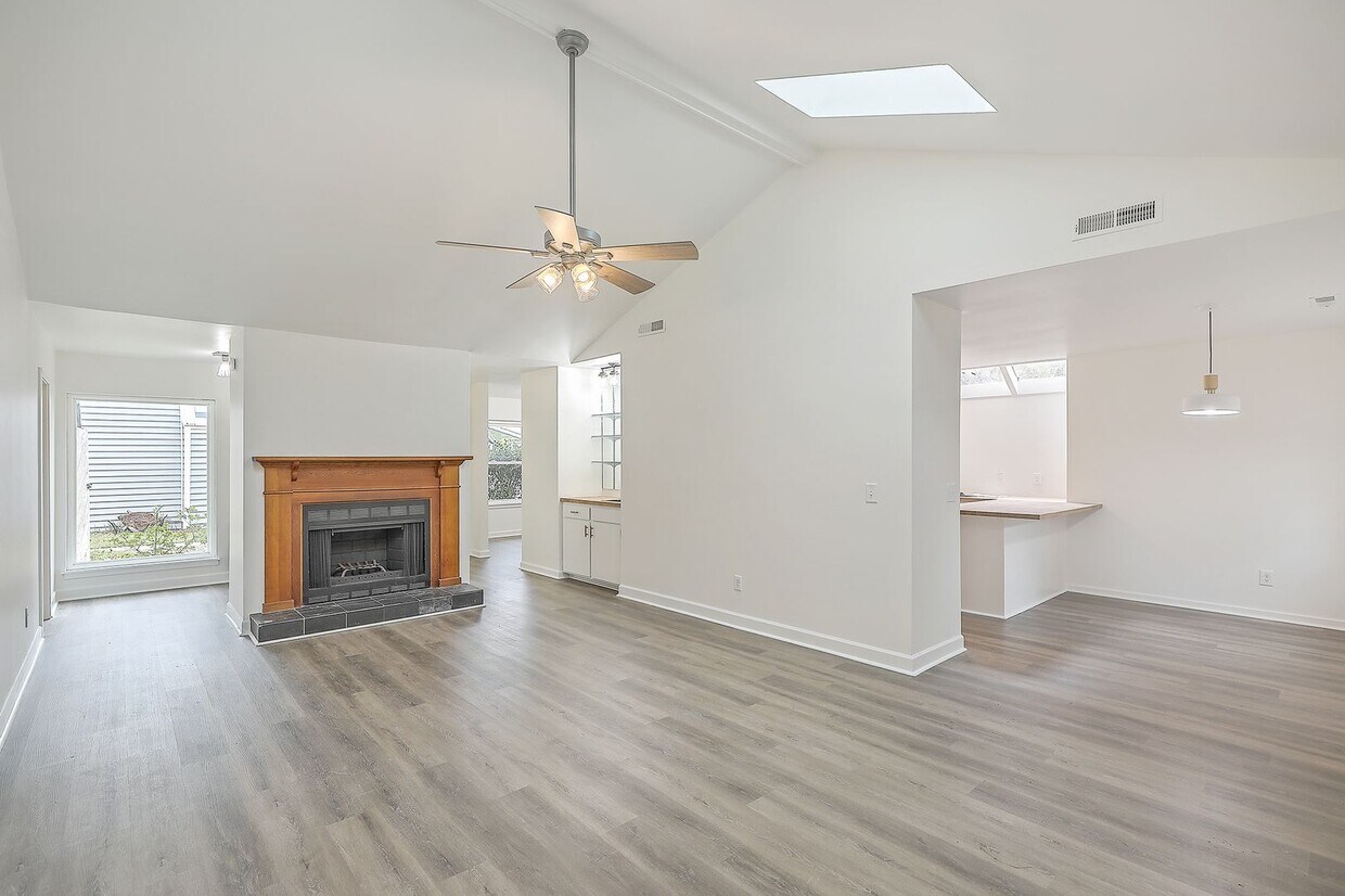 Primary Photo - Completely Renovated Mount Pleasant Home!!