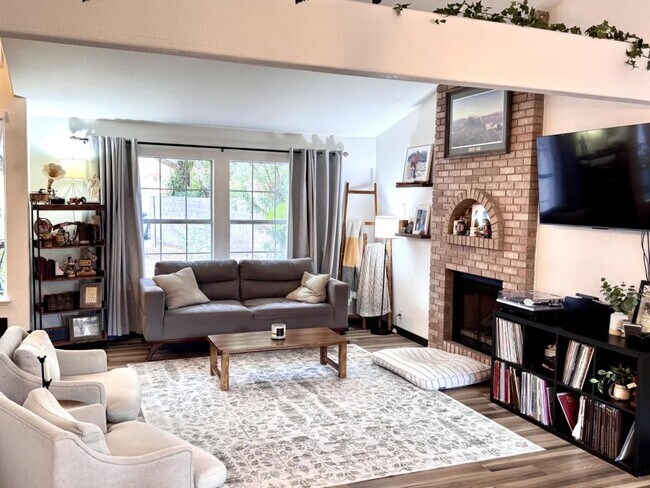 Foto del edificio - 431 Ackerman Ln