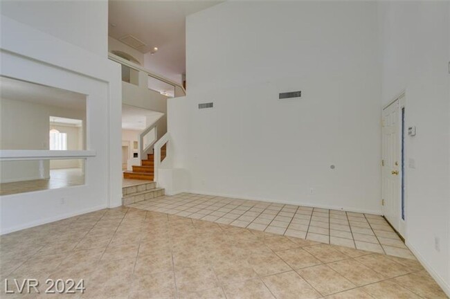 Building Photo - Spacious 5 bedroom!