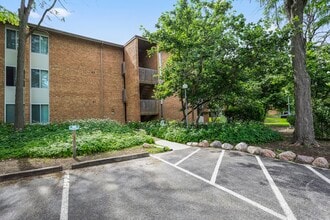 Building Photo - 6018 E Lake Dr