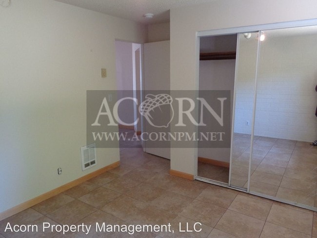 Building Photo - 4576 W Hillside Dr