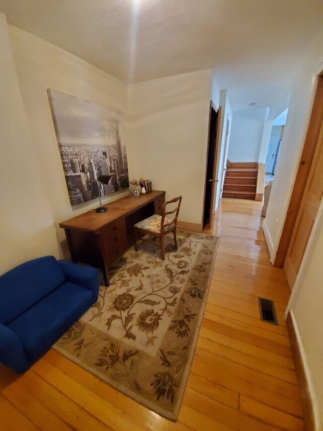 Foto del edificio - Great Deal in Allston! 5-Bed, 3-Bath