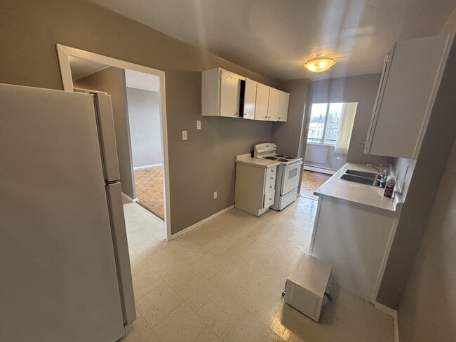 Photo du bâtiment - 1061 Queen's Blvd