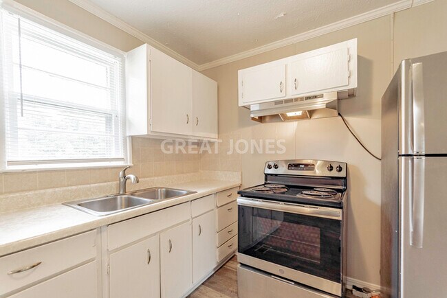 Foto del edificio - NOW OFFERING $250 OFF FIRST FULL MONTH IF ...