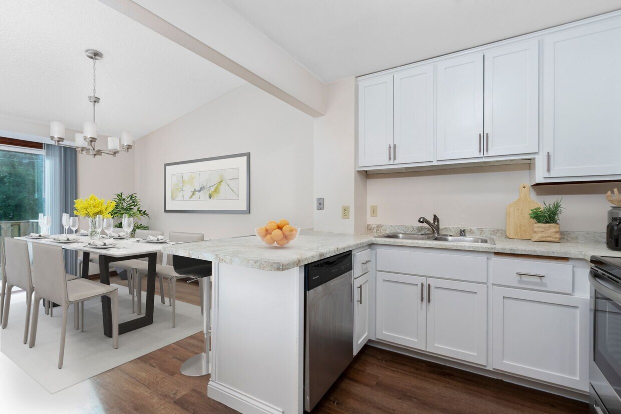 Primary Photo - Beautiful Newly Renovated 4 Bedrooms and 2...
