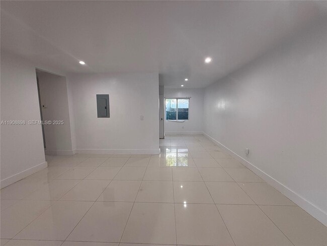 Foto del edificio - 540 NE 67th St