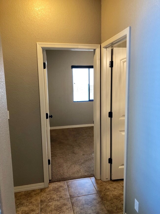 Foto del edificio - Spacious 4 Bedroom in Southern Vista Estates!