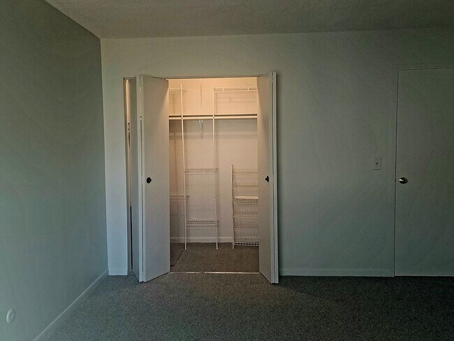 Foto del edificio - 5 Thayer Pond Dr