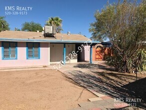 Building Photo - 625 N Desert Ave