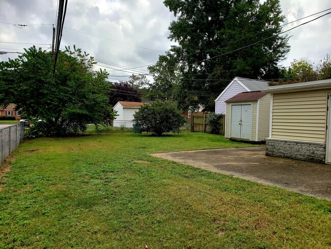 Patio, fenced yard! - 3523 Edgewood Ave