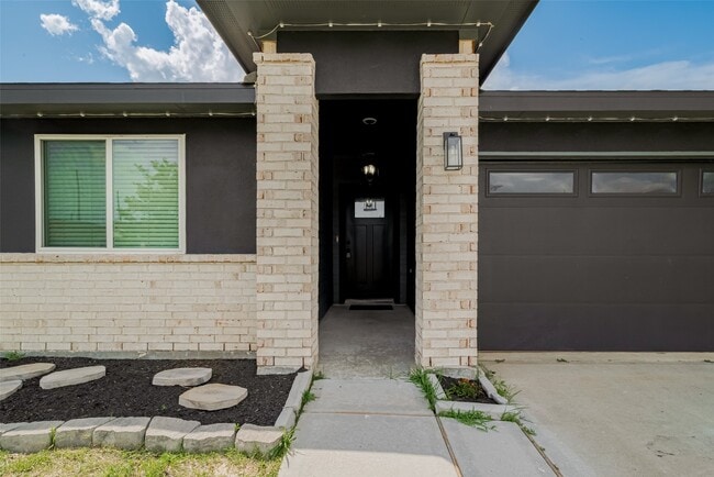 Foto del edificio - 14519 Sweetwater Dr