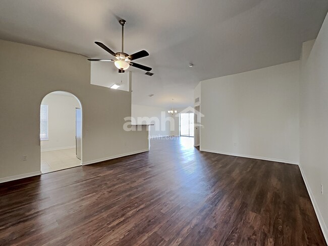 Foto del edificio - 5251 Silver Thistle Ln