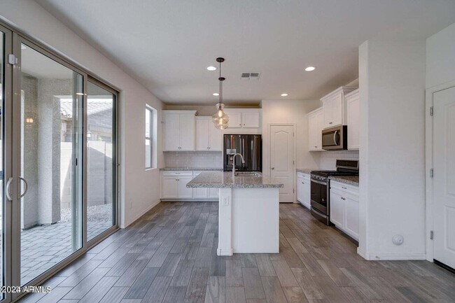 Building Photo - 3720 E Valencia Dr