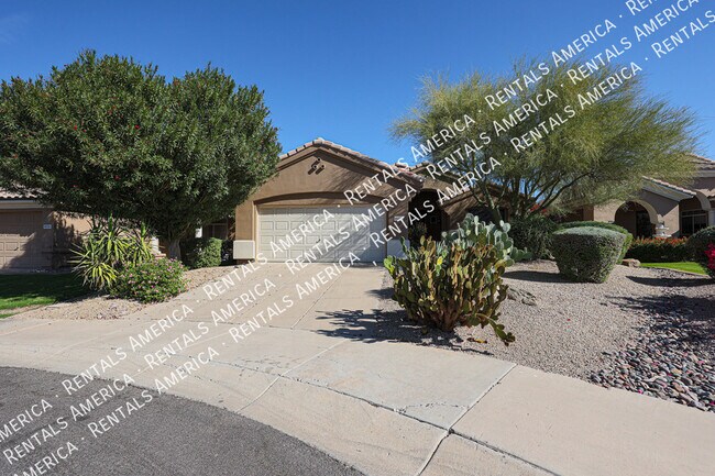 Building Photo - 10232 E Meadow Hill Dr