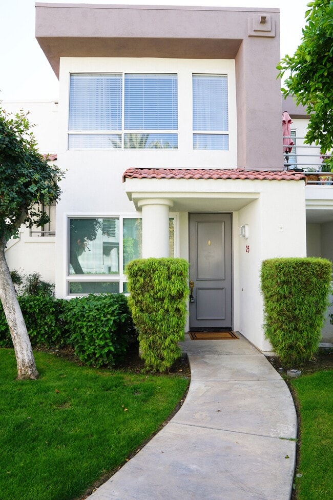 Building Photo - 401 El Cielo Rd