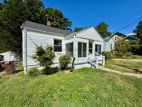 Building Photo - 1617 Roseland St