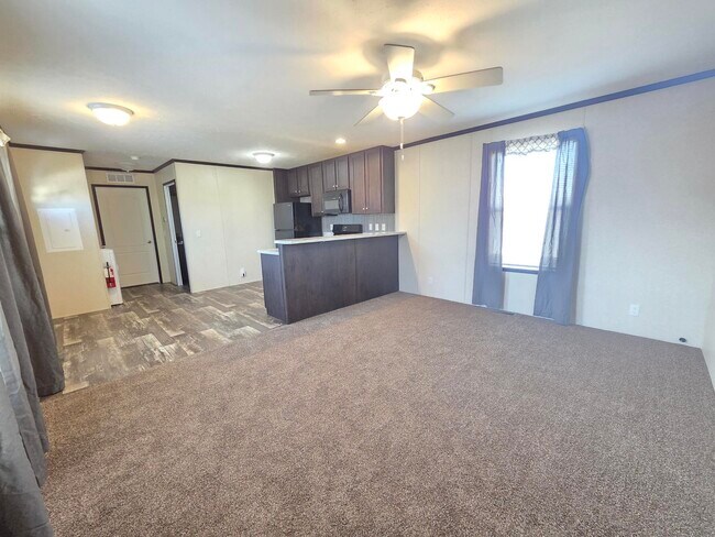 Building Photo - 212 Maple