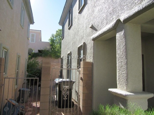 Foto del edificio - 705 Respectful Ridge Ave