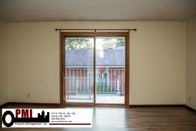 Foto del edificio - 2 Bedroom and 1 Bathroom Apartment Availab...