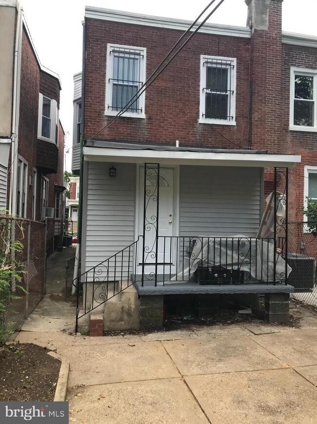 Building Photo - 5026 Larchwood Ave