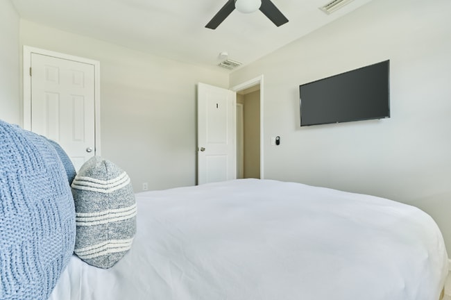 Building Photo - 7817 Tern Dr