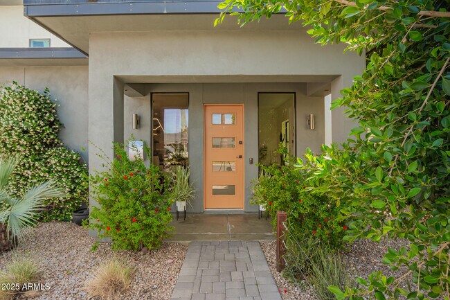 Building Photo - 4413 E Montecito Ave