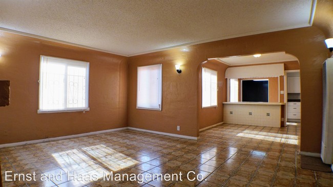 Building Photo - 511 N Aranbe Ave