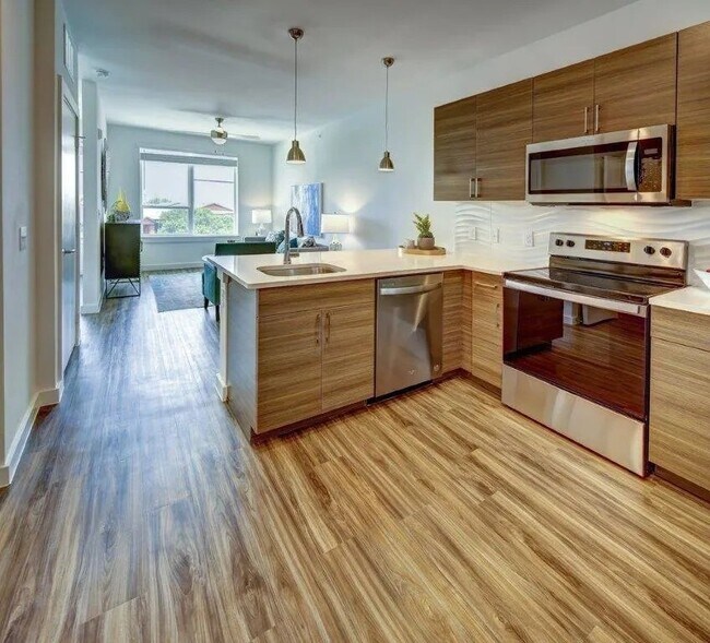 Foto del edificio - 2435 E Riverside Dr