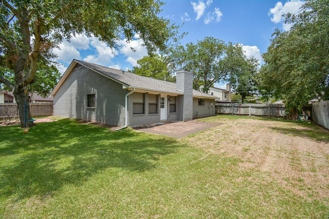 Building Photo - 2831 Mesquite Dr