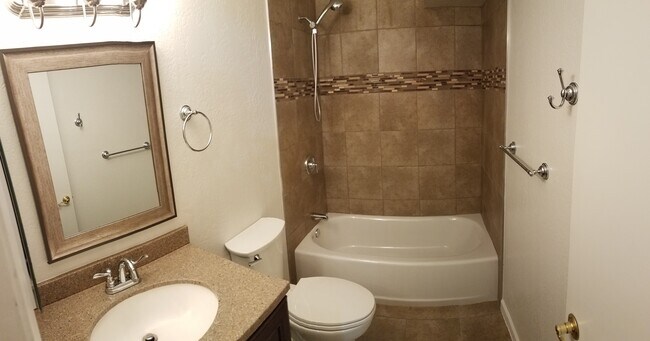 Building Photo - 2519 E Pebble Beach Dr