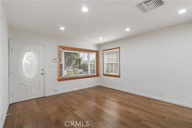 Foto del edificio - 6313 Bluebell Ave
