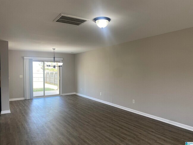 Building Photo - 4853 Woodford Wy