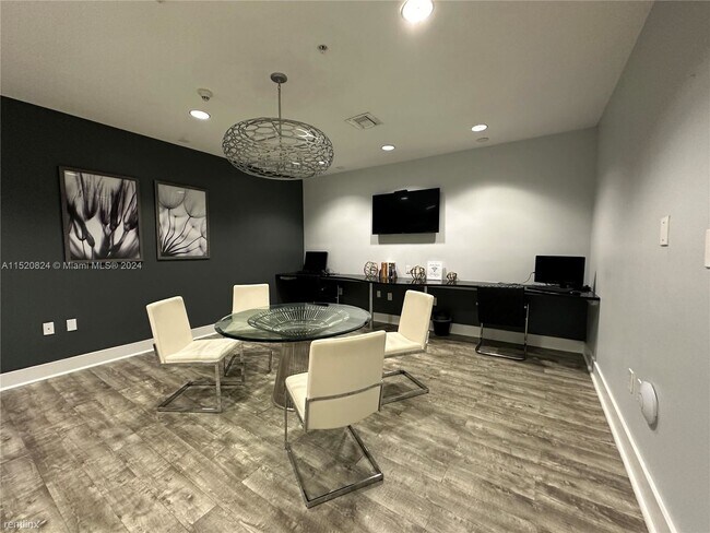 Foto del edificio - 2 br, 2 bath Condo - 1861 NW South River D...