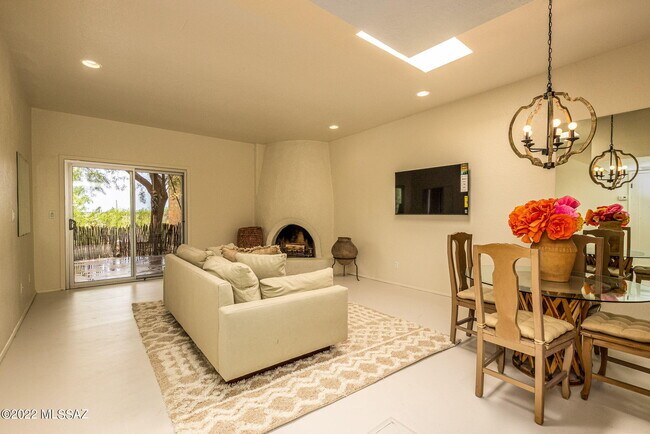 Building Photo - 6524 N Foothills Dr