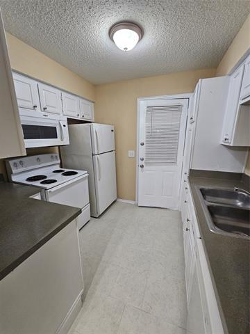 Building Photo - 1406 Darr St