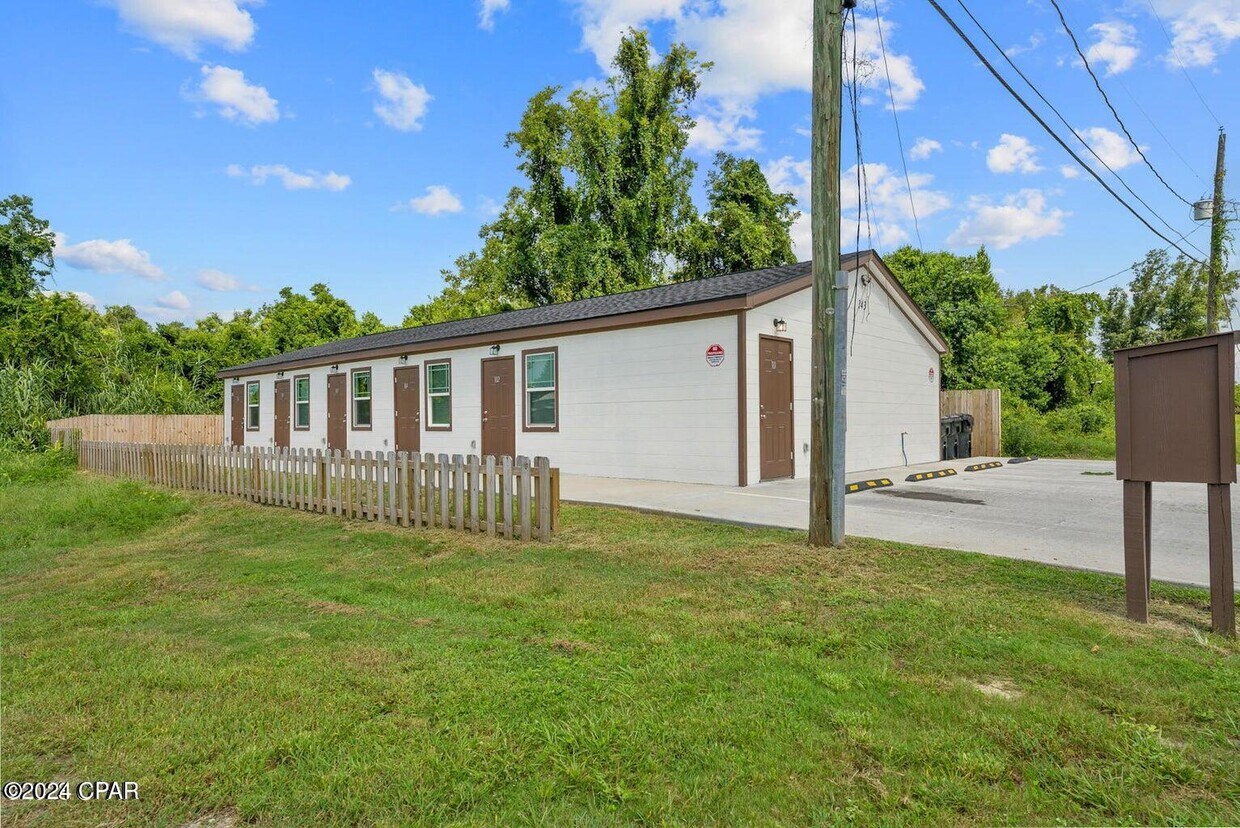 Primary Photo - 143 N Claire Dr