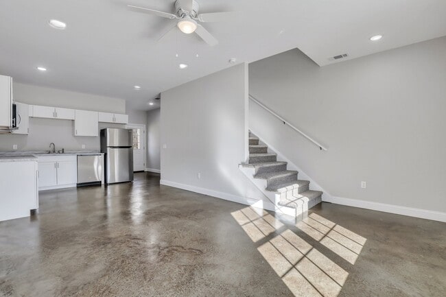 Building Photo - 93 Briarwood Rd