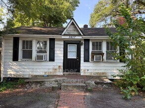 Building Photo - 3427 Navajo St