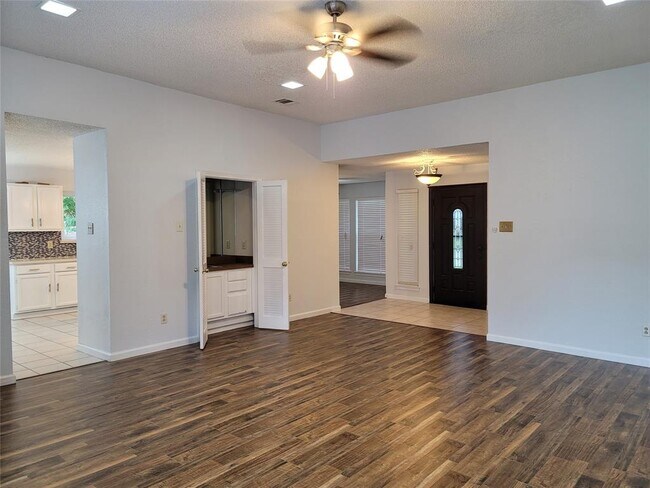 Building Photo - 613 Hanover Dr